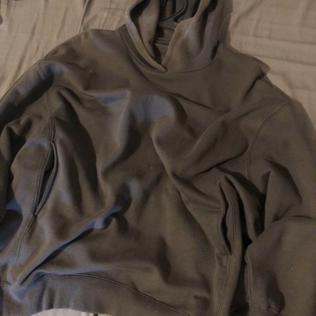 Dark Gray Oversized Hoodie (Category: Coats, Jackets and Outerwear) located in Angeles City. Submitted by csmcgrl (Listing ID 1469324772, Image 1). Description: — medium to large — need washing — on hand, no rush shipping 🧾 mop: maribank, maya 🚚 mod: direct jnt 📍loc: angeles city, pampanga .