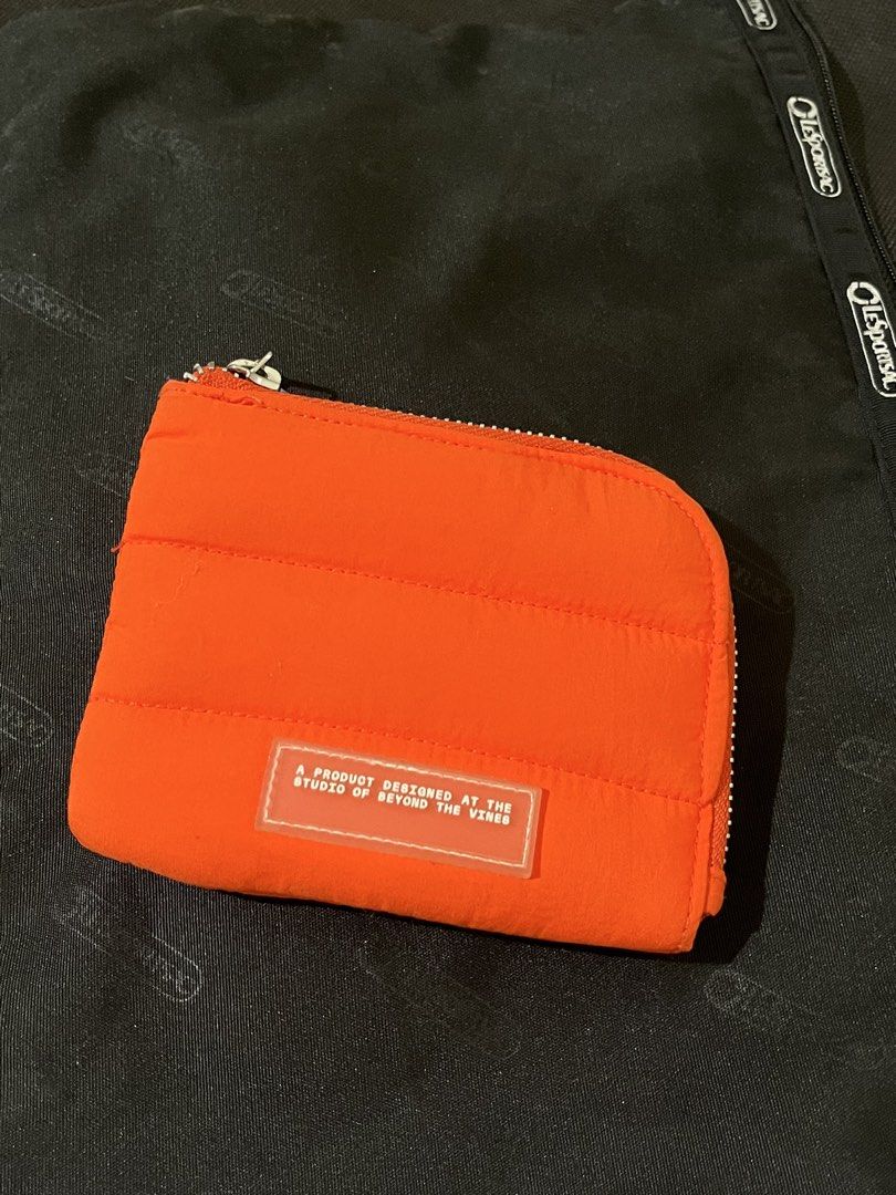 BTV Beyond The Vines Poofy Wallet (Category: Wallets & Card holders) located in Taguig. Submitted by lil.ac (Listing ID 1469161833, Image 1). Description: Still very poofy. No stains or flaws. Not in use Doesn’t smell .
