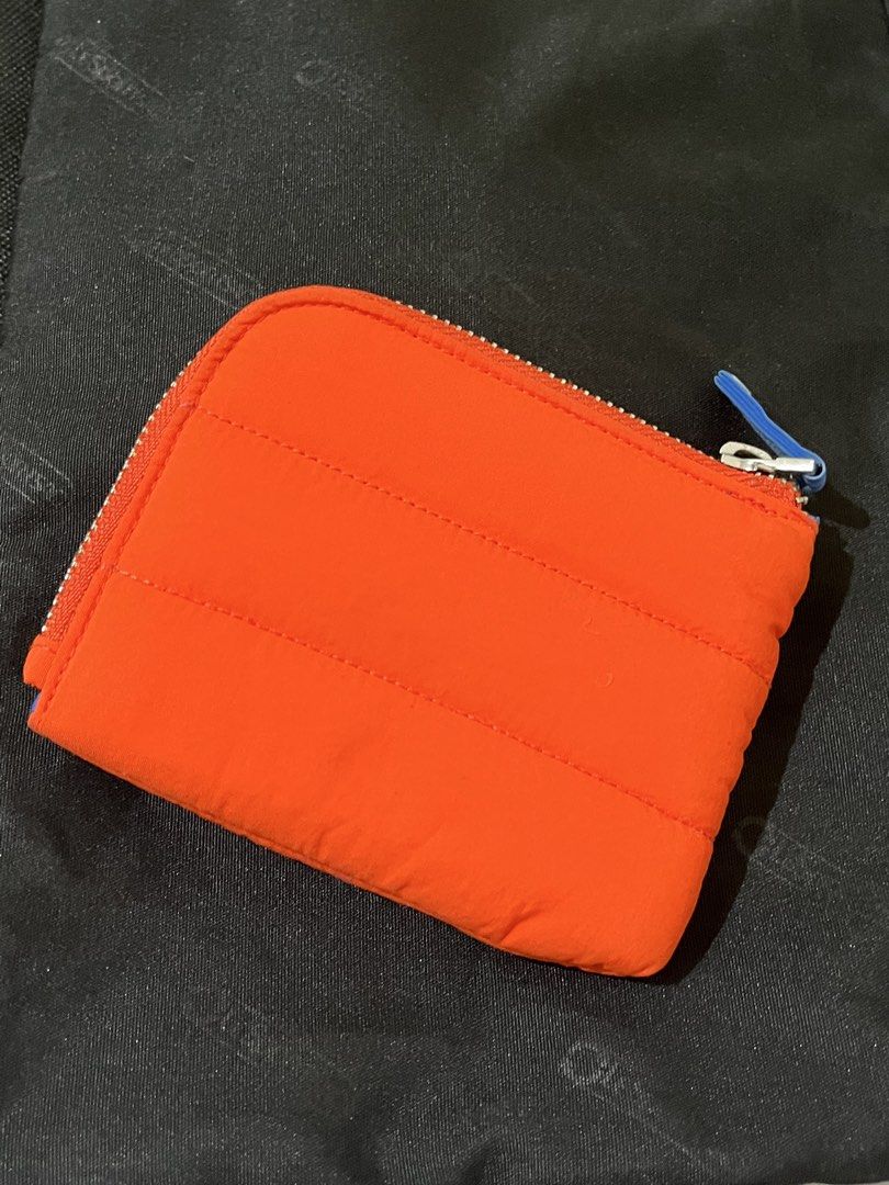 BTV Beyond The Vines Poofy Wallet (Category: Wallets & Card holders) located in Taguig. Submitted by lil.ac (Listing ID 1469161833, Image 2). Description: Still very poofy. No stains or flaws. Not in use Doesn’t smell .