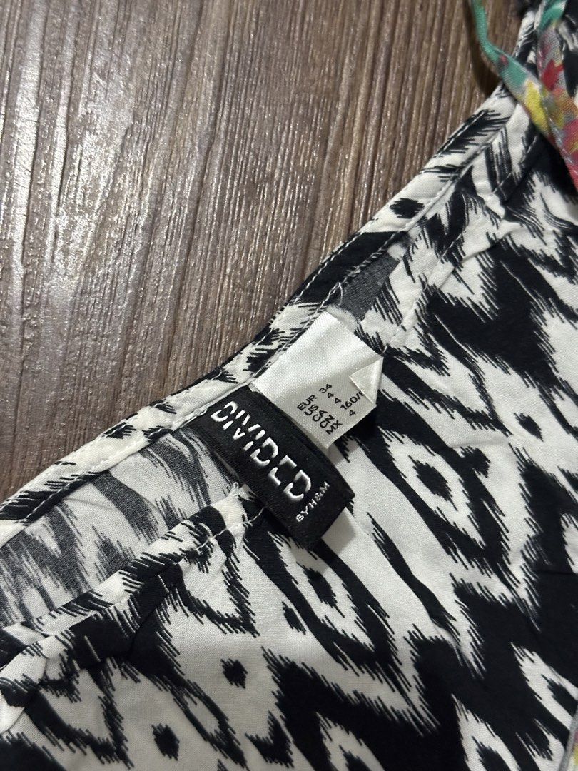 Bundle - Sleeveless tops (with adjustable straps) (Category: Sleeveless) located in Manila. Submitted by brownbutterlatte (Listing ID 1469170865, Image 2). Description: Get 2 tops for only ₱550! Super chill & comfy to wear! Perfect for errands & casual days. Get each for ₱350! Can fit S- Medium Straps are adjustable. RFS: Decluttering.