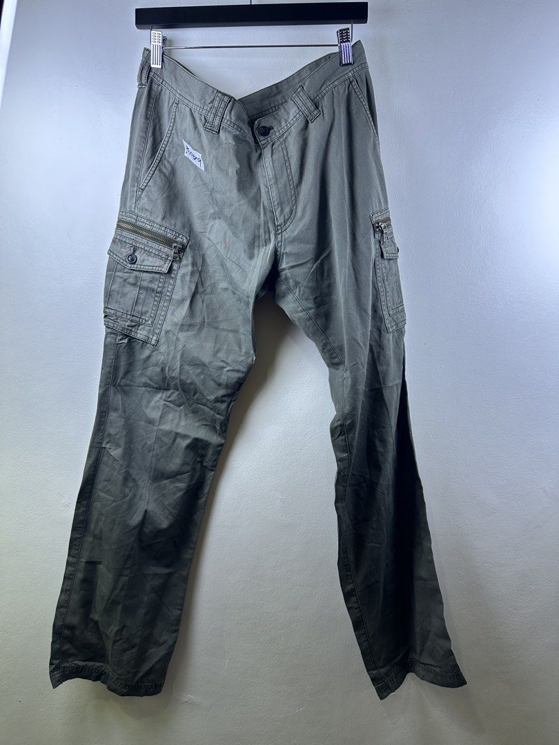 Burberry Black Label Cargo Pants Green (Category: Joggers) located in Manila. Submitted by declutterpromax (Listing ID 1469223228, Image 1). Description: - Brand: Burberry Black Label - Color: Olive Green - Fit: Straight leg - Material: Sturdy twill fabric - Features: Multiple utility pockets with button and zip closures, rear buttoned pockets, and branded hardware zipper pulls - Condition: Excellent pre-owned condition (Ready to wear) - Mode of 