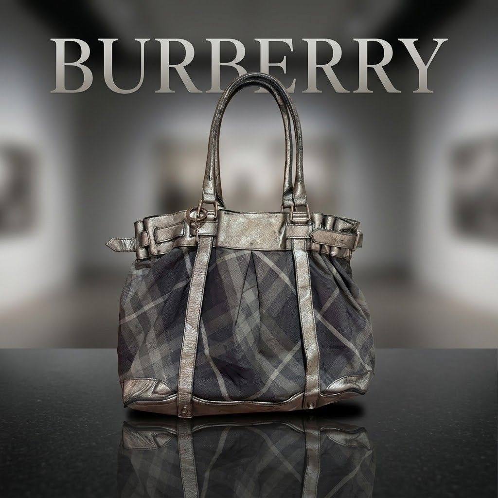 Burberry shoulder bag (Category: Luxury Bags & Wallets) located in Carmen. Submitted by aquarius.00 (Listing ID 1469275407, Image 1). Description: sign of used see pictures for details orig.