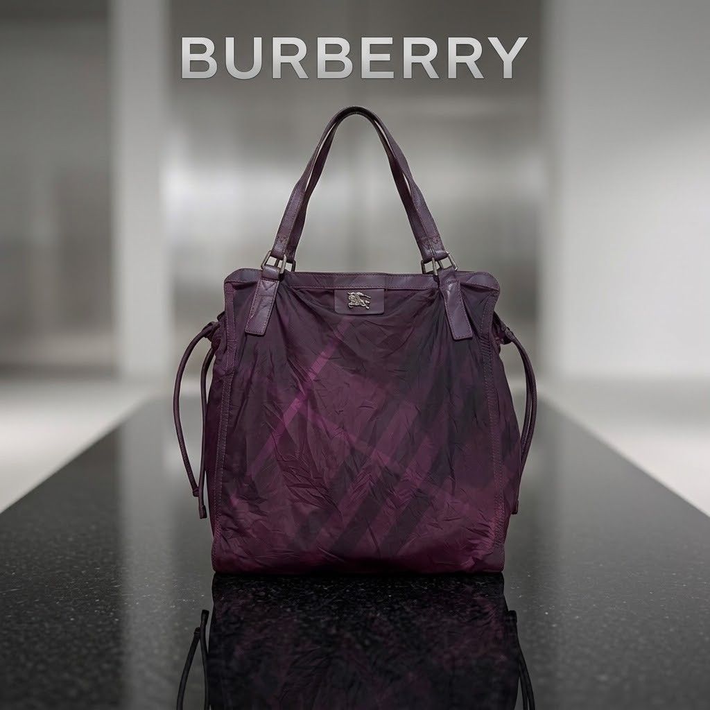 Burberry tote bag (Category: Luxury Bags & Wallets) located in Carmen. Submitted by aquarius.00 (Listing ID 1469275070, Image 1). Description: sign of used sa handle orig.