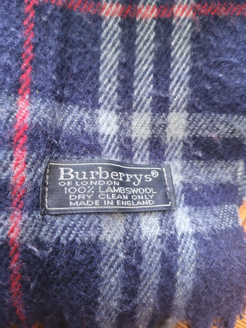 Burberry Vtg Scarf (Category: Luxury Accessories) located in Agdangan. Submitted by gentlestorm.405 (Listing ID 1469324836, Image 2). Description: Good condition issue: Pinholes.