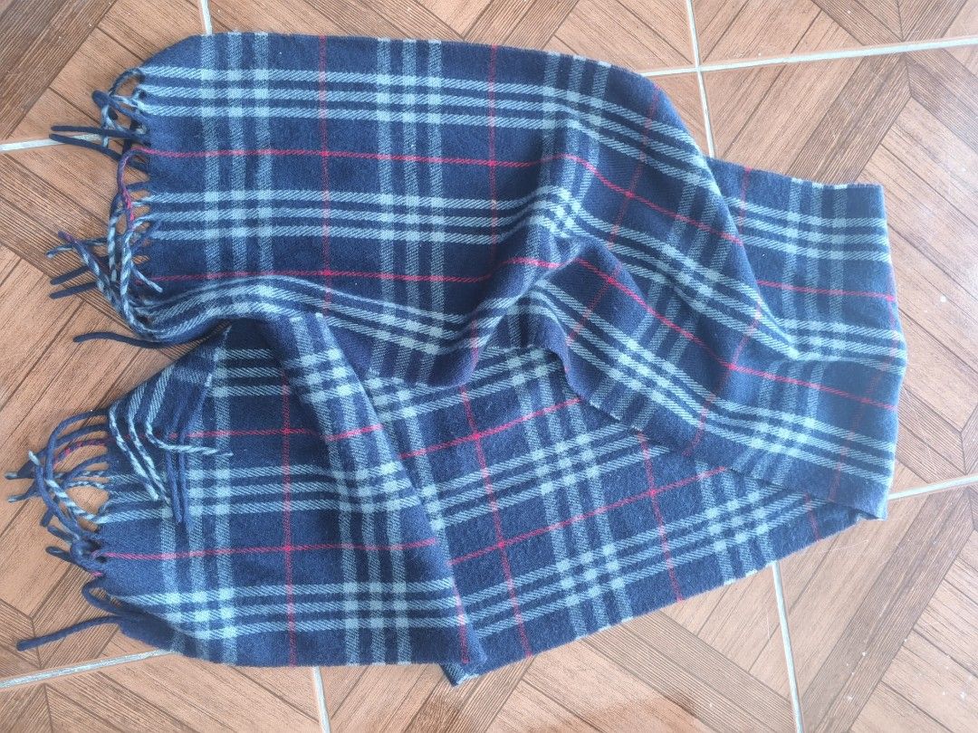 Burberry Vtg Scarf (Category: Luxury Accessories) located in Agdangan. Submitted by gentlestorm.405 (Listing ID 1469324836, Image 3). Description: Good condition issue: Pinholes.