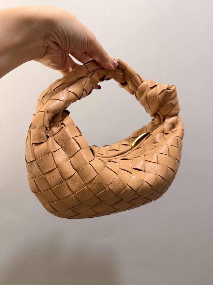 BV Mini Jodie (Category: Luxury Bags & Wallets) located in Manila. Submitted by minimaison (Listing ID 1469308315, Image 2). Description: (Inclusion : DustBag 🤍 A Gentle Reminder to Our Valued Buyers Thank you for your interest in our curated pieces! We kindly encourage our buyers to use the “Make Offer” button to submit their preferred price before requesting additional photos, videos, or detailed information. Our offer button is open for reaso