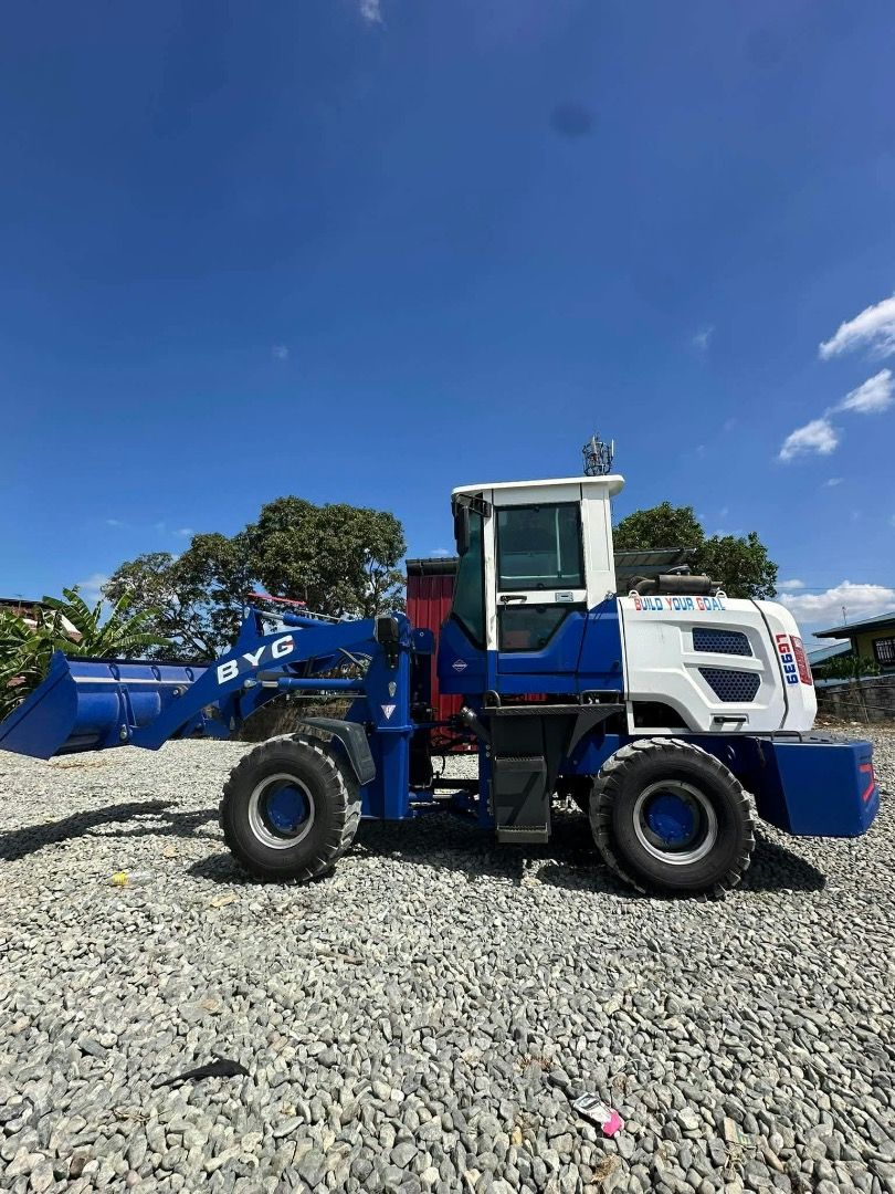 BYG WHEEL LOADER (Category: Construction & Building Materials) located in Caloocan City. Submitted by princess1210_ (Listing ID 1469223169, Image 2). Description: ✔1 CUBIC WHEEL LOADER ✔AUTOMATIC TRANSMISSION ✔4X4 CYLINDER ✔ Bigger cabin for longer working hours ⚙️ Japan HST system for smooth & efficient operation 💪 Stronger load capacity and stability 📺 Only loader in PH with car-grade LED display ✔1 YEAR WARRANTY Built for serious operators w