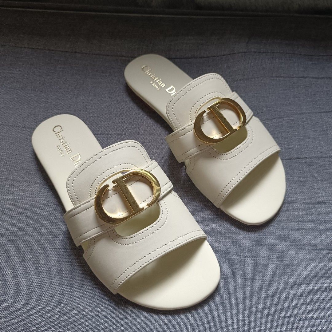 C D (Category: Flats & Sandals) located in Valenzuela. Submitted by meloluxcollections (Listing ID 1469210529, Image 2). Description: .