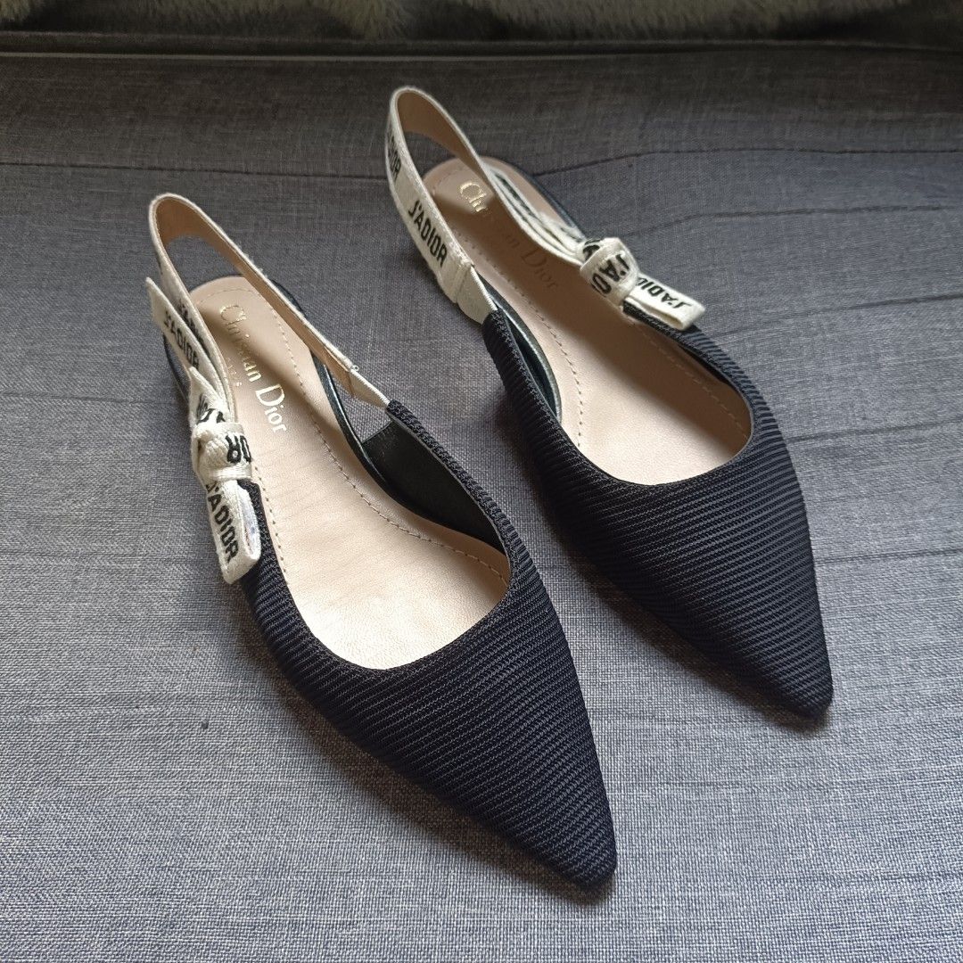 C D (Category: Flats & Sandals) located in Valenzuela. Submitted by meloluxcollections (Listing ID 1469212271, Image 1). Description: .