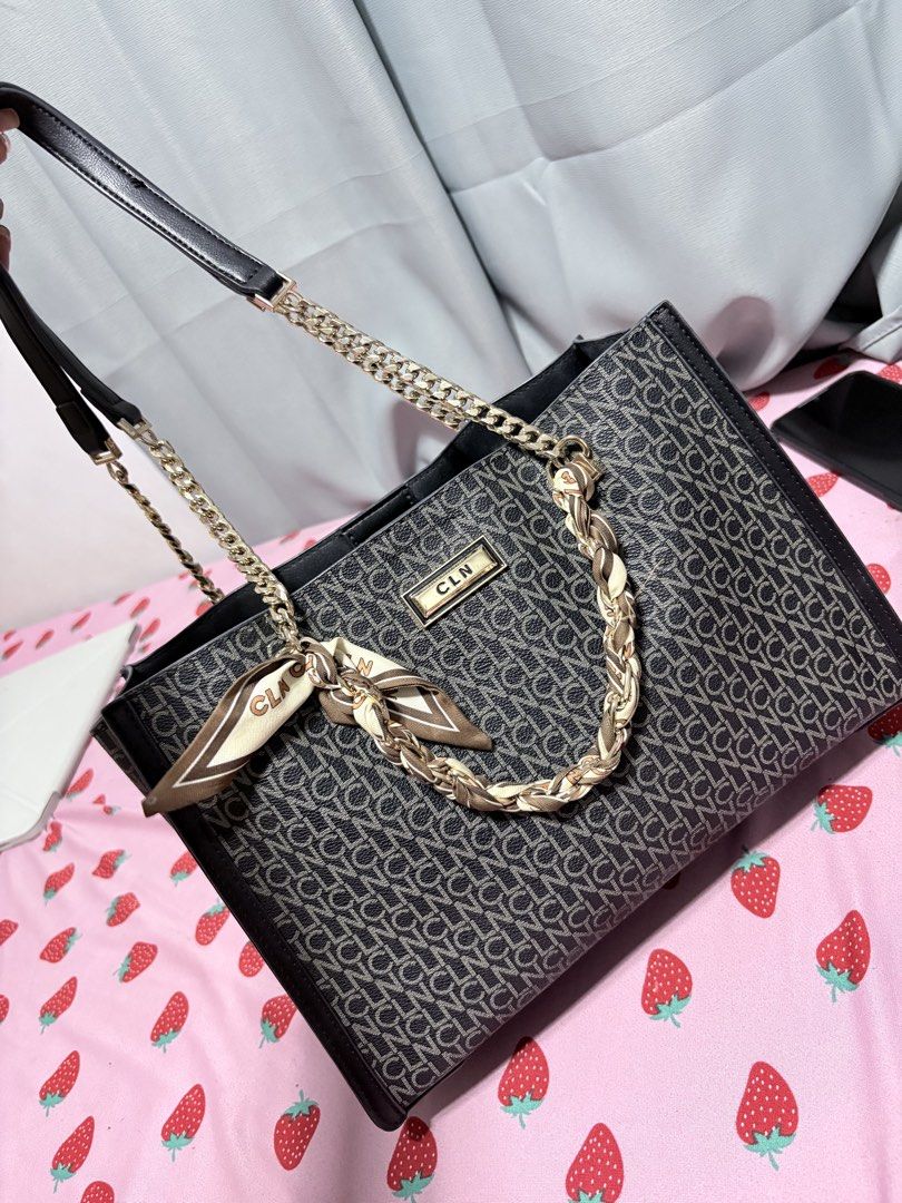 C L N Bag 🩷 (Category: Shoulder Bags) located in Santo Tomas. Submitted by shafrncsco (Listing ID 1469337930, Image 1). Description: Original CLN Bag 🩷 Twice lang nagamit then itinago na kita naman sa pics 🫶 No issues, Good as new 1800 fix Alabang Area..