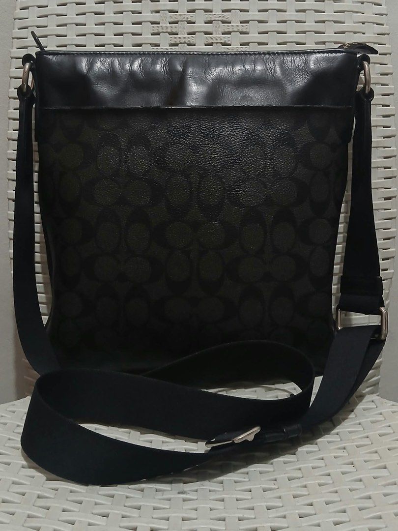 C O AC H (Category: Cross-body Bags) located in Valenzuela. Submitted by meloluxcollections (Listing ID 1469271348, Image 1). Description: .