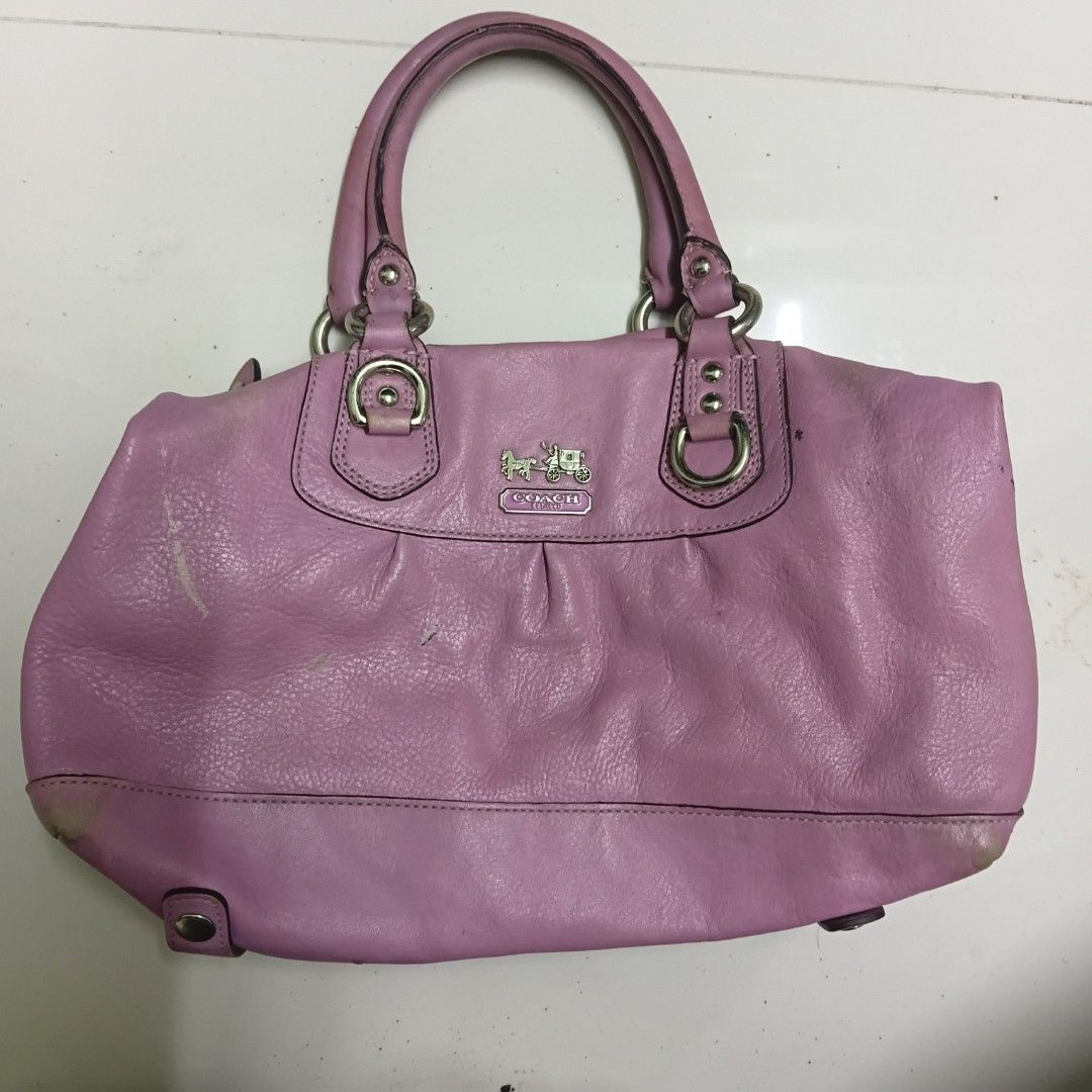 CÖACH PINK HANDBAG NO HANGTAG NO STRAP (Category: Luxury Bags & Wallets) located in Manila. Submitted by daphnefinds1 (Listing ID 1469324124, Image 1). Description: FADED EDGES, NO STRAP, NO HANG TAG... AS IS MINE AT YPUR OWN RISK FOR PERSONAL USED ONLY! SEE DETAILS BEFORE YOU MINE!.