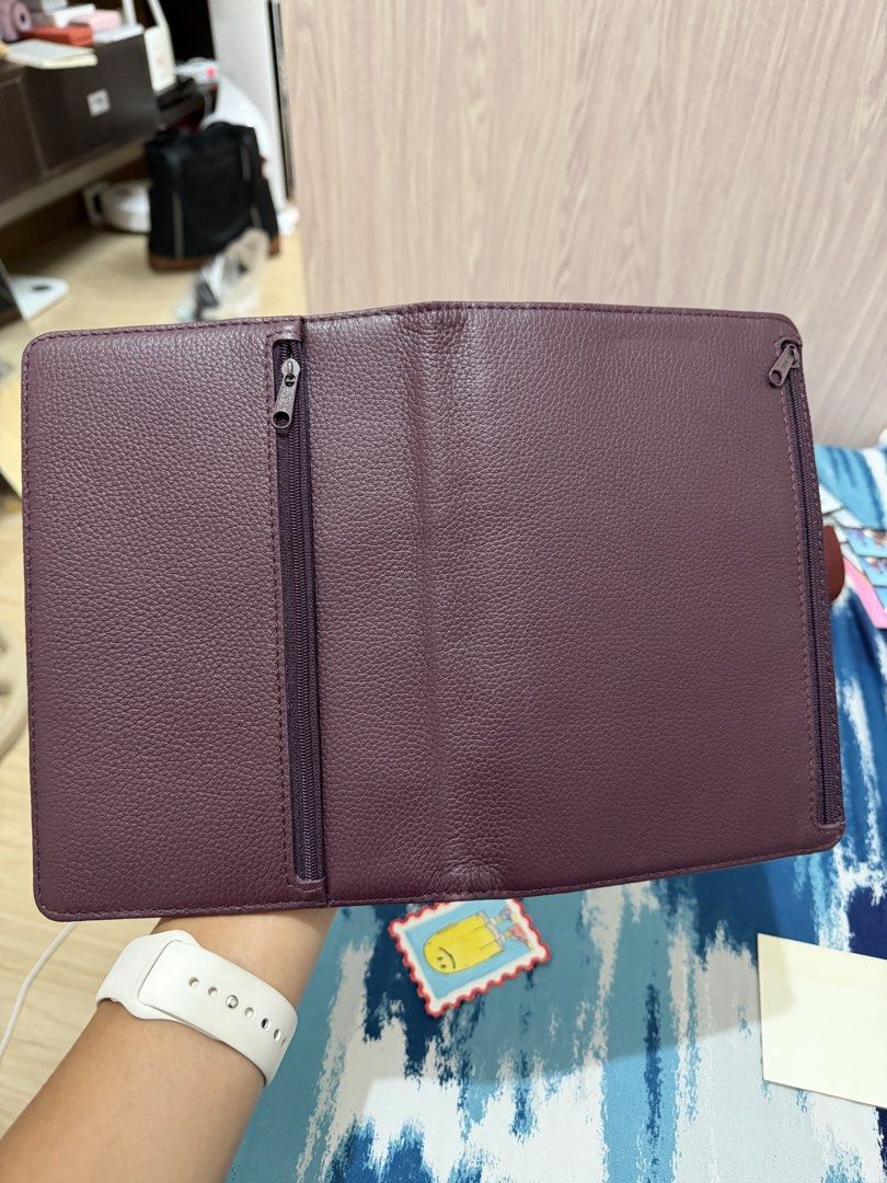 Cada Dia A5 Pocket Insert in Aubergine (Category: Other Stationery & Craft) located in Quezon City. Submitted by cjrchived (Listing ID 1469171617, Image 3). Description: Used once only. Didn't really need it..