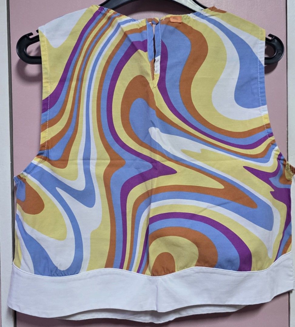 Calliope retro crop top (Category: Blouses) located in Manila. Submitted by esamd (Listing ID 1469319083, Image 2). Description: CALLIOPE Size: Small Colorful retro-swirl patterned sleeveless crop top.