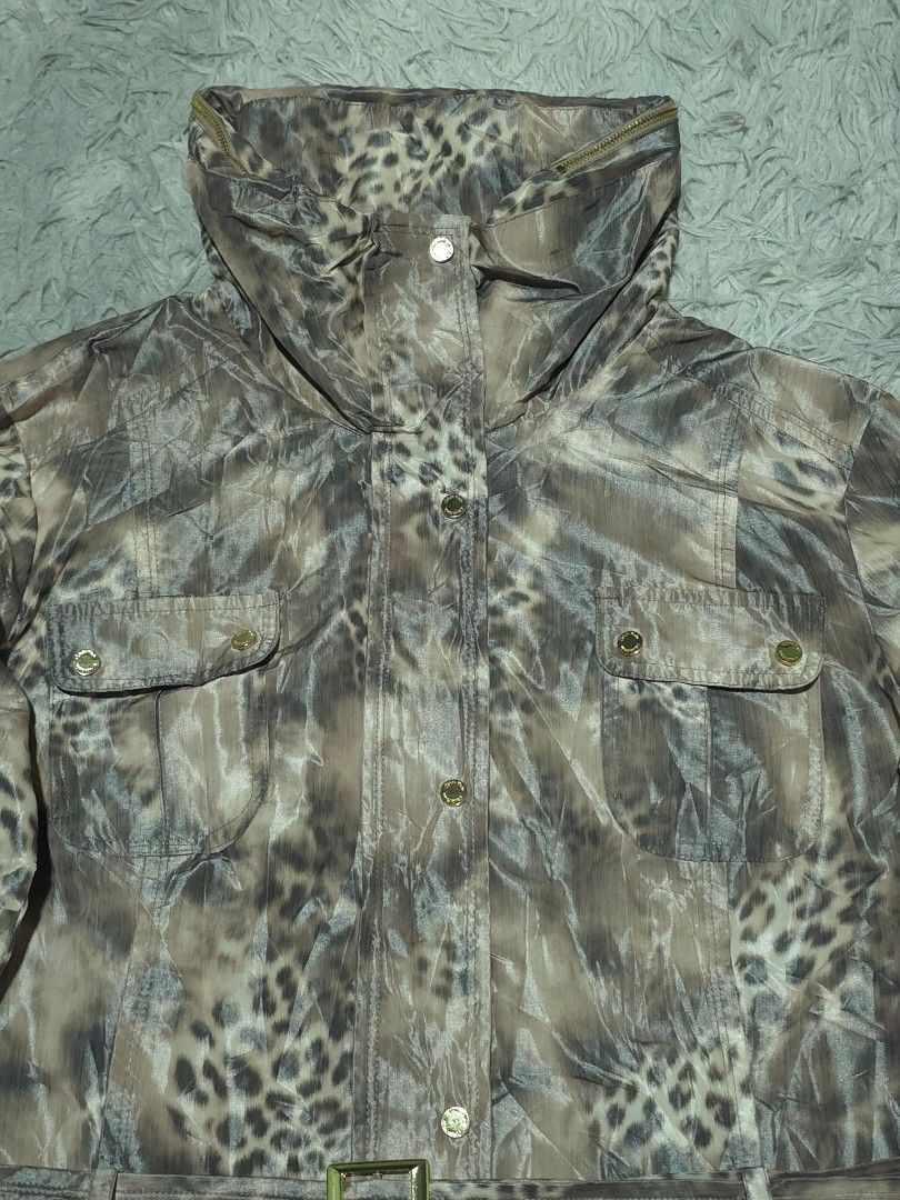 Calvin Klein Leopard Jacket (Category: Coats, Jackets and Outerwear) located in Abulug. Submitted by humanwhosellthings (Listing ID 1469321608, Image 3). Description: Size Large 21W x 26L Excellent Condition No issue.