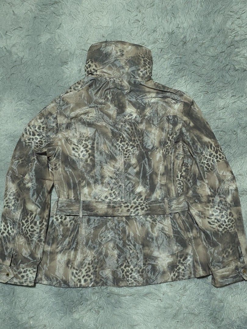 Calvin Klein Leopard Jacket (Category: Coats, Jackets and Outerwear) located in Abulug. Submitted by humanwhosellthings (Listing ID 1469321608, Image 2). Description: Size Large 21W x 26L Excellent Condition No issue.