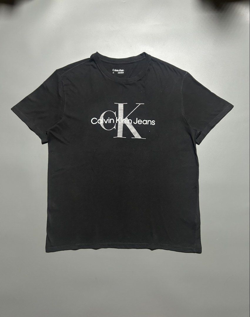 Calvin Klein T-Shirt (Category: Tshirts & Polo Shirts ) located in Manila. Submitted by tnt_wrldwide (Listing ID 1469348488, Image 1). Description: DM for Details!.