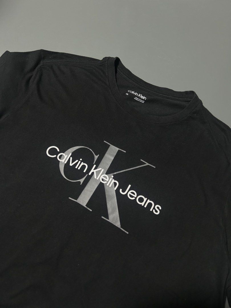 Calvin Klein T-Shirt (Category: Tshirts & Polo Shirts ) located in Manila. Submitted by tnt_wrldwide (Listing ID 1469348488, Image 2). Description: DM for Details!.