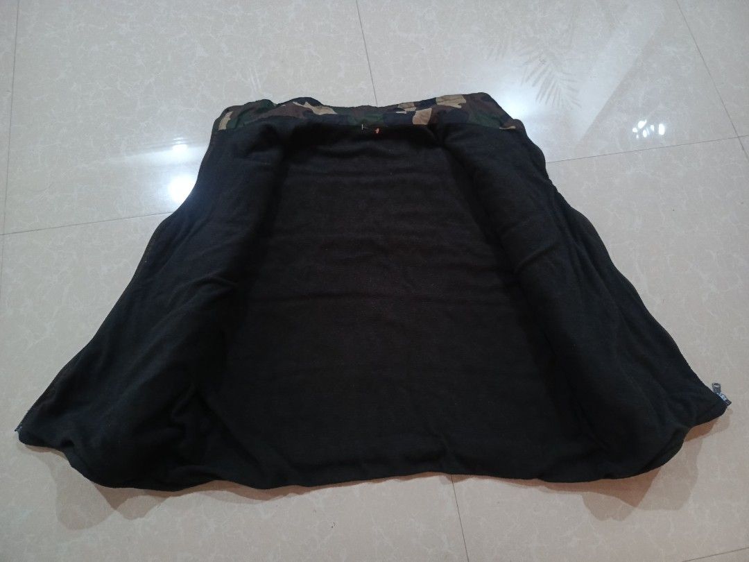 Camo Puffer Vest Fleece Lining (Category: Vests) located in Cabatuan. Submitted by penthegreat (Listing ID 1469175526, Image 3). Description: 21x23. last picture may natastas konti - Green and brown camouflage pattern - Warm black fleece inner lining - Zip-up front with a high collar - Quilted puffer style with two front pockets - Length: approximately 23 inches.