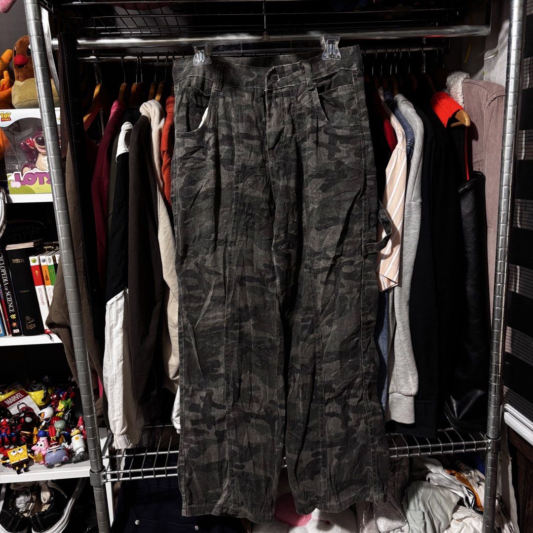 Camouflage Cargo Pants Size 30 (Category: Jeans) located in Caloocan City. Submitted by bonsatocha43876 (Listing ID 1469327278, Image 3). Description: - Style: Dark camo cargo pants with multiple utility pockets - Condition/Quality: Solid stitching and sturdy, durable fabric - Measurements: Waist 30, Length 37, Leg Opening 10 - Versatility: Easy to style with plain tees or hoodies - Hurry: Grab these before they're gone!.