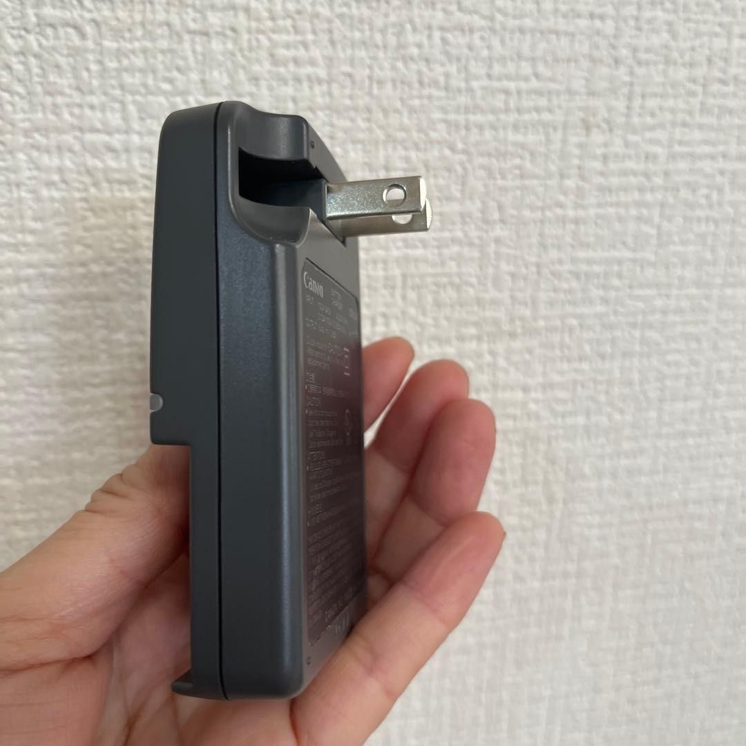Canon CB-2LW Battery Charger (Category: Batteries & Chargers) located in Cavite. Submitted by raylene350 (Listing ID 1469366410, Image 3). Description: - perfectly working - used.