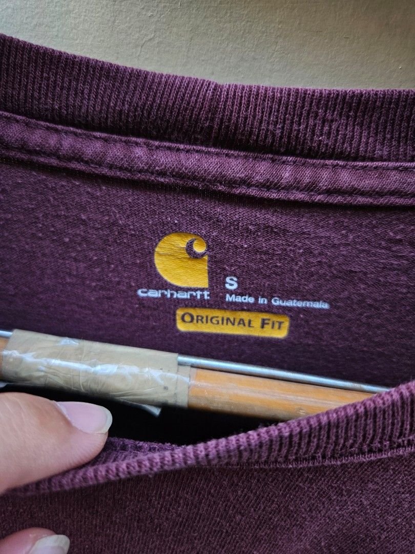 CARHARTT K126 Maroon Pocket Tee-Size Small (Category: Tshirts & Polo Shirts ) located in San Pablo. Submitted by pablo_pablo25 (Listing ID 1469226975, Image 3). Description: 21x29 dime good condi 1 repaired pinhole hindi na pansinin.