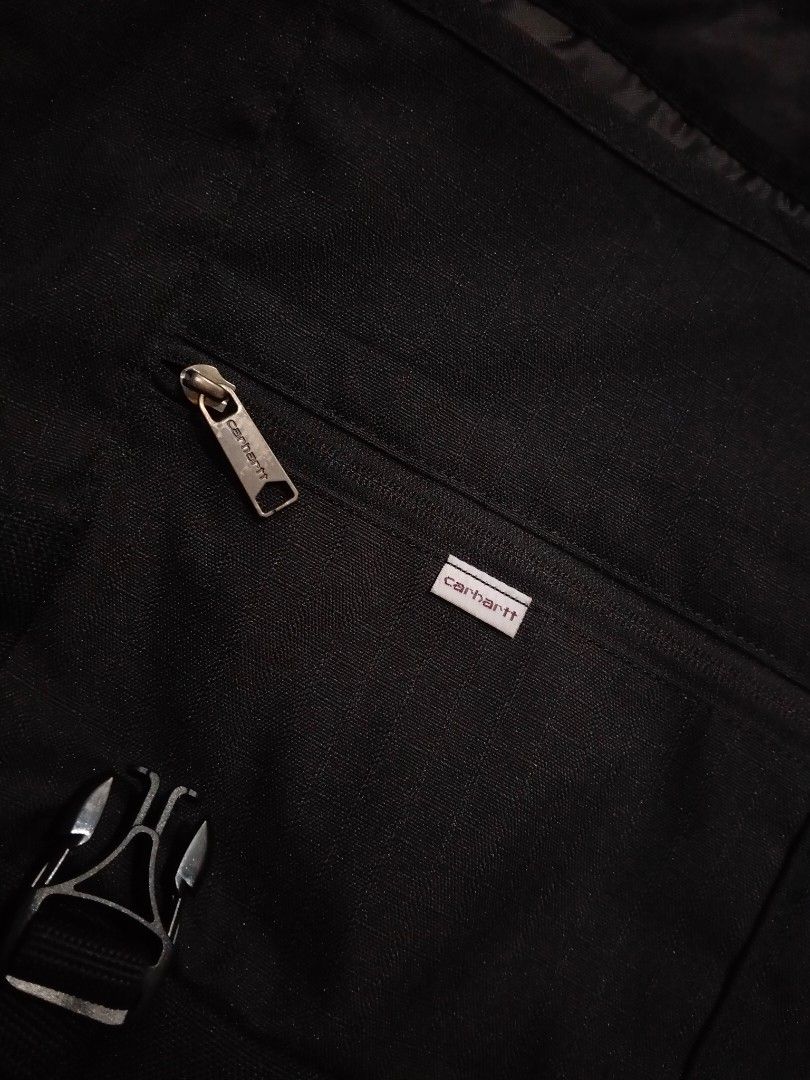 CARHARTT MESSENGER BAG (Category: Laptop Bags & Sleeves) located in Bacolod City. Submitted by hyoohxzx (Listing ID 1469172269, Image 3). Description: CARHARTT MESSENGER BAG EXCELLENT TO NEW CONDITION.