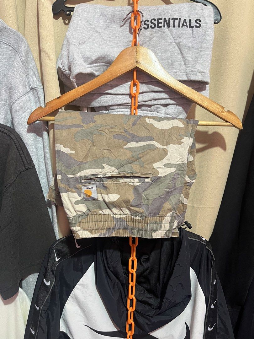 CARHARTT (off) (Category: Shorts) located in Ipil. Submitted by cris_1999_fire (Listing ID 1469197300, Image 3). Description: Carhartt (off) Waist:32-34 Length:18 Excellent.