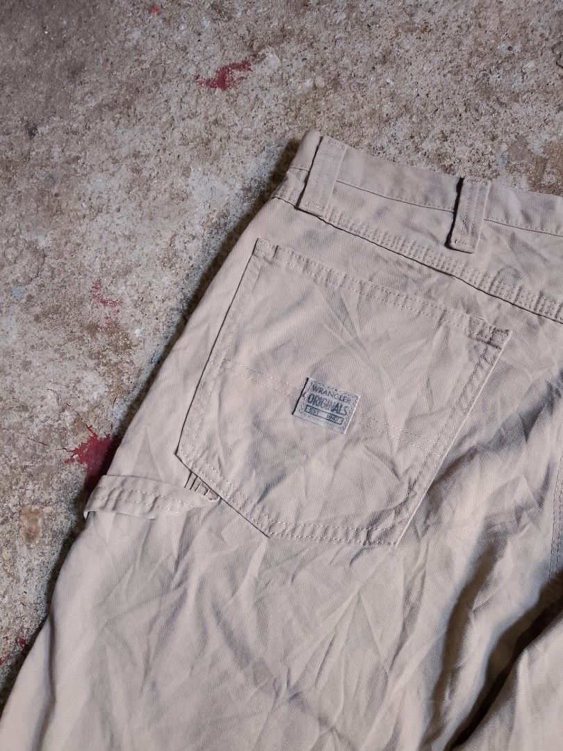 CARPENTER JORTS (Category: Jeans) located in Manila. Submitted by dmdump1069995 (Listing ID 1469302112, Image 2). Description: 🏷️ WRANGLER KHAKI CARPENTER JORTS BRAND: WRANGLER •waistline: 36 •length: 22.5 •thigh: 14 •leg opening: 11 •hard x heavy denim •issue none •need wash •color rate 10/10.