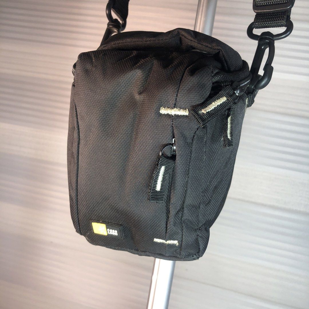 Case Logic Black Camera Shoulder Bag (Category: Camera Bags & Carriers) located in Manila. Submitted by all.dressed.up (Listing ID 1469166502, Image 2). Description: Brand: Case Logic Color: Black Material: Durable nylon with sturdy zippers Strap: Adjustable and detachable Compartments: Wide-opening main compartment with an inner zipped pocket Compatibility: Compact size Condition: Clean interior and exterior Strictly no return, no exchange WYSIW