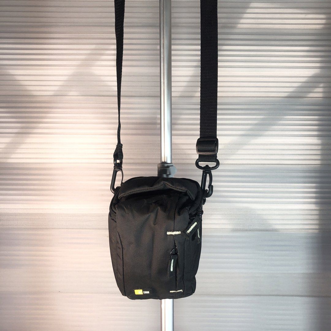Case Logic Black Camera Shoulder Bag (Category: Camera Bags & Carriers) located in Manila. Submitted by all.dressed.up (Listing ID 1469166502, Image 1). Description: Brand: Case Logic Color: Black Material: Durable nylon with sturdy zippers Strap: Adjustable and detachable Compartments: Wide-opening main compartment with an inner zipped pocket Compatibility: Compact size Condition: Clean interior and exterior Strictly no return, no exchange WYSIW