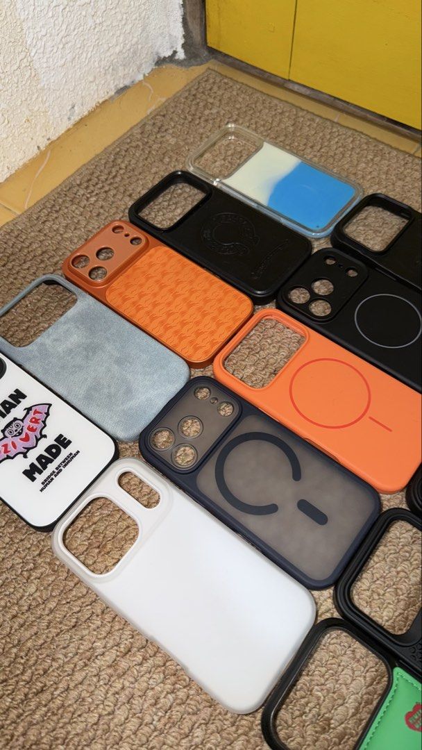 casing 17 pro (Category: Cases & Covers) located in Kota Bharu. Submitted by syahir.co (Listing ID 1469197844, Image 2). Description: kebanyakannya new. cod area kota bharu sahaja. harga sekeping RM10. ibarat beli yang baru sbb saya memang x pakai kalu paka pun smeta sebab minat paka hok transparent.