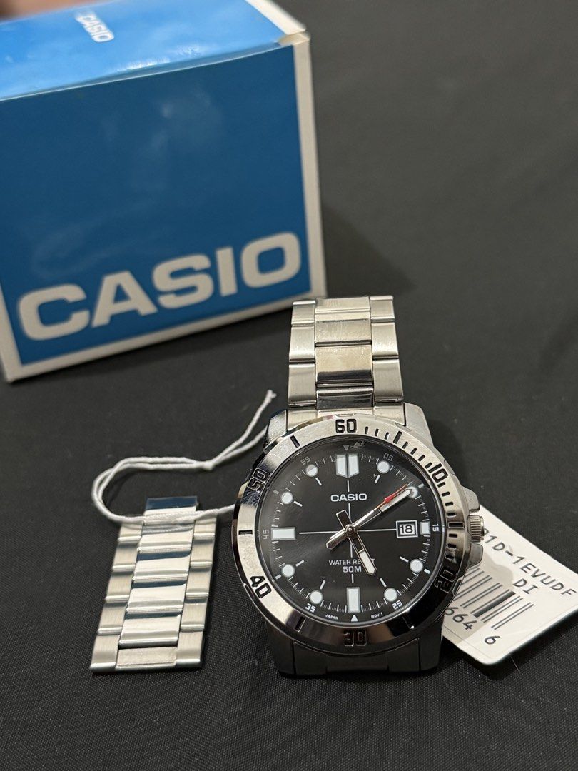 Casio MTP-VD01D Analog Watch (Category: Men's Watches) located in Quezon City. Submitted by kristlefernandez (Listing ID 1469245429, Image 1). Description: - With Factory tag - Classic black dial with a stylish rotating bezel and date display at 3 o'clock - Durable stainless steel bracelet (extra links included for sizing) - Water-resistant up to 50 meters - Complete with original blue box and hang tag - 100% authentic Casio watch - Only use 1 ti