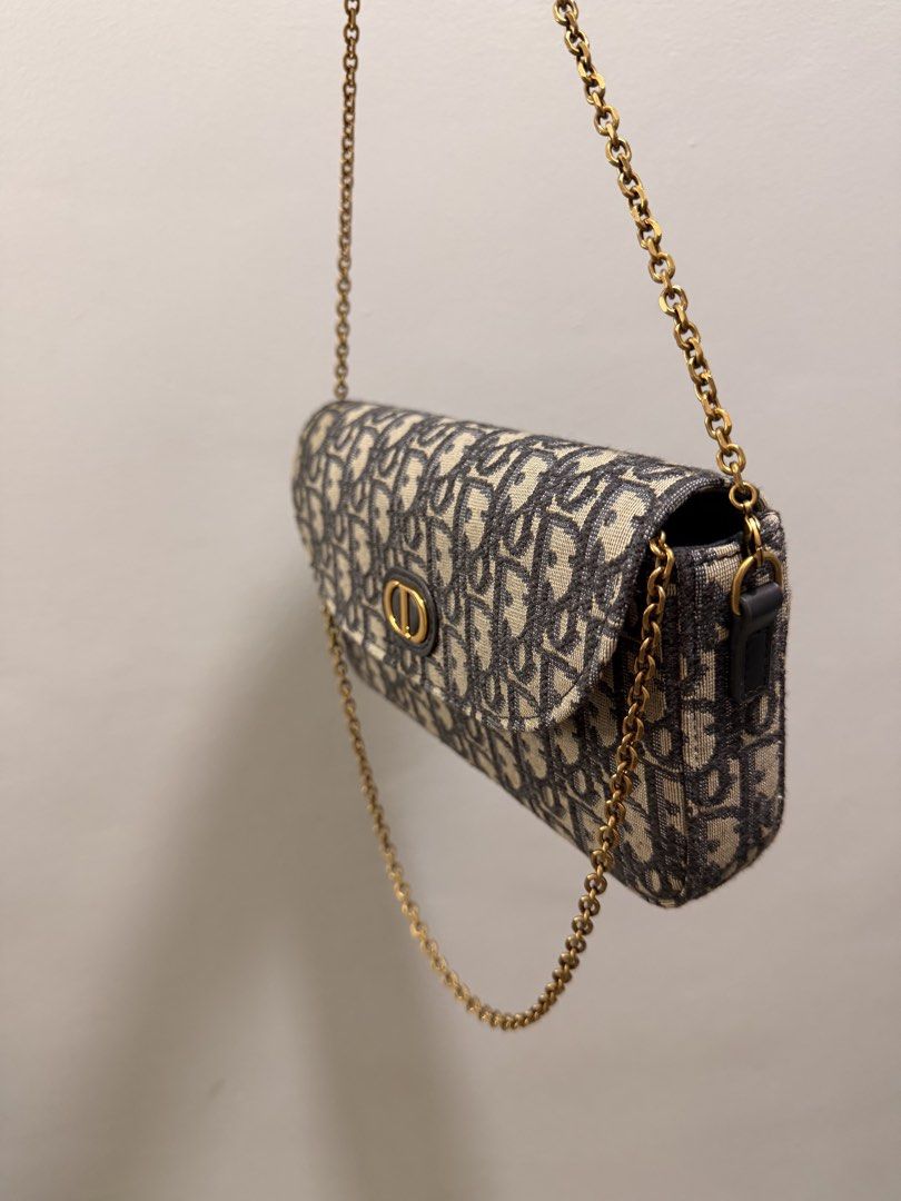 CD wallet on chain (Category: Luxury Bags & Wallets) located in Manila. Submitted by minimaison (Listing ID 1469209227, Image 3). Description: .