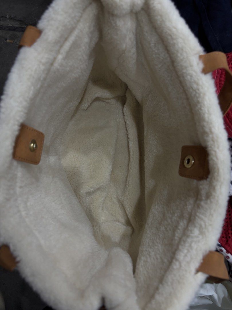 Celine tote bag (Category: Belt bags, Clutches and Pouches) located in Zamboanga. Submitted by thriftitup0430 (Listing ID 1469254074, Image 3). Description: Excellent condition Off/legit 750 only.