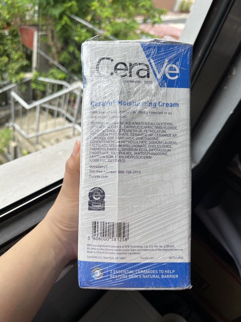 CeraVe Moisturizing Cream Multi-Pack 32 oz (Category: Face Care) located in Marikina City. Submitted by cendy05 (Listing ID 1469197493, Image 2). Description: Authentic CeraVe Moisturizing Cream Multi-Pack - Total 32 oz: Includes two (2) 16 oz tubs - Free interchangeable pump included in the box - Formulated with 3 essential ceramides and hyaluronic acid - Restores and protects the natural skin barrier - Ideal for normal to dry skin - Brand new a
