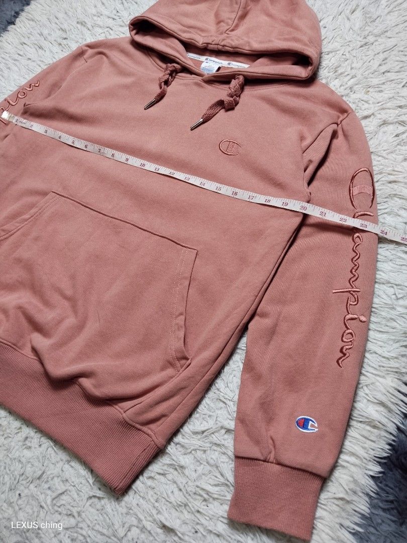 Champion pullover embroidered sleeve spellout and a small chest logo. (Category: Coats, Jackets and Outerwear) located in Manila. Submitted by lexusthrift1995 (Listing ID 1469286982, Image 2). Description: Size- MEDIUM on tag Dimension- 20x26 Color rate- 8.5/10 Condition- 9./10 issue- no issue but need wash good condition ‼️400.pesos plus shipping fee 💸MODE OF PAYMENT- GCASH payment first 🚛MODE OF DELIVERY- J&T or LALAMOVE 📍LOCATION- NORTH CAL