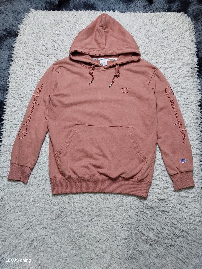 Champion pullover embroidered sleeve spellout and a small chest logo. (Category: Coats, Jackets and Outerwear) located in Manila. Submitted by lexusthrift1995 (Listing ID 1469286982, Image 1). Description: Size- MEDIUM on tag Dimension- 20x26 Color rate- 8.5/10 Condition- 9./10 issue- no issue but need wash good condition ‼️400.pesos plus shipping fee 💸MODE OF PAYMENT- GCASH payment first 🚛MODE OF DELIVERY- J&T or LALAMOVE 📍LOCATION- NORTH CAL