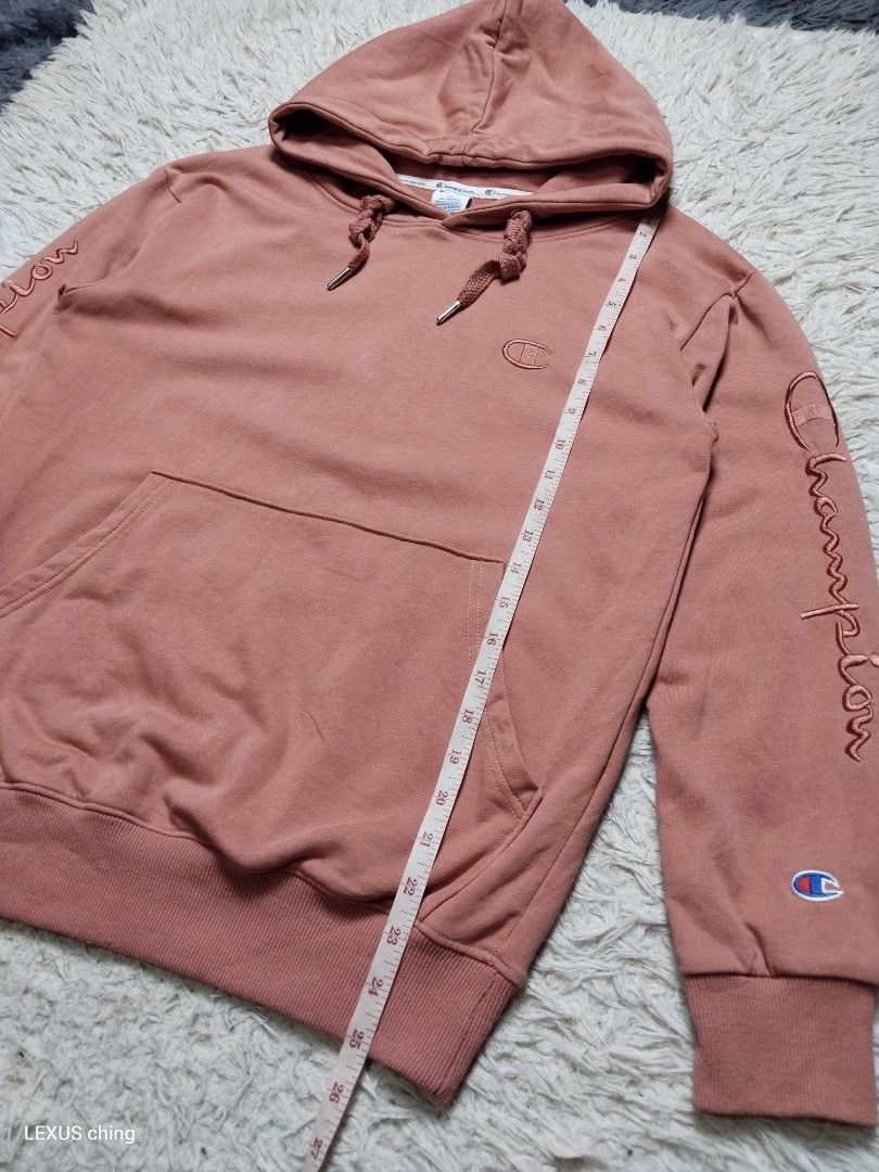 Champion pullover embroidered sleeve spellout and a small chest logo. (Category: Coats, Jackets and Outerwear) located in Manila. Submitted by lexusthrift1995 (Listing ID 1469286982, Image 3). Description: Size- MEDIUM on tag Dimension- 20x26 Color rate- 8.5/10 Condition- 9./10 issue- no issue but need wash good condition ‼️400.pesos plus shipping fee 💸MODE OF PAYMENT- GCASH payment first 🚛MODE OF DELIVERY- J&T or LALAMOVE 📍LOCATION- NORTH CAL