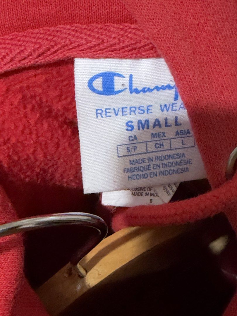 Champion Reverse Weave Red Hoodie Size Small (Category: Hoodies) located in Makati City. Submitted by heyrods (Listing ID 1469197660, Image 3). Description: Champion Hoodie Reverse Weave Excellent Colorate: 9.5/10 Dimension: Width 21 Length 25.