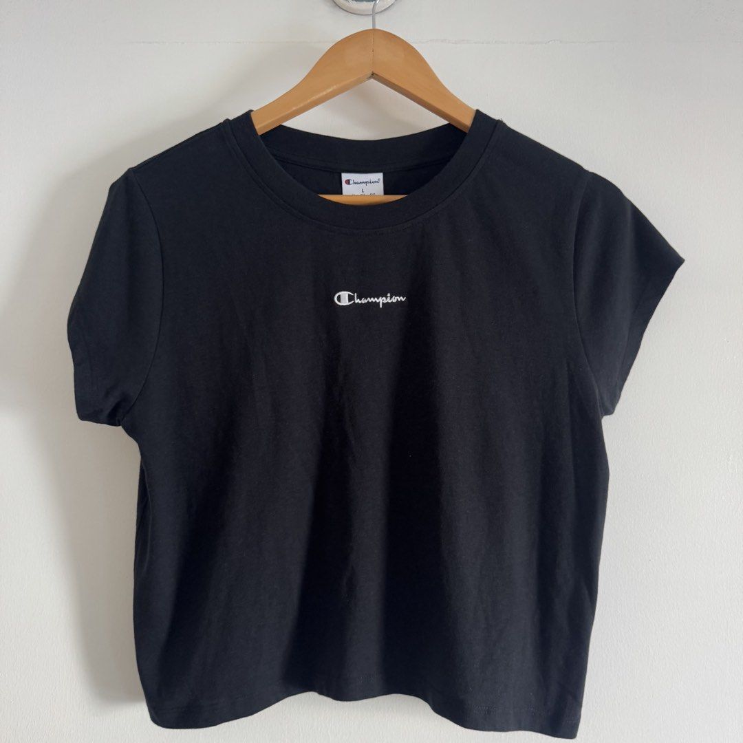 Champion shirt (Category: Shirts) located in Manila. Submitted by apparella.ph (Listing ID 1469175069, Image 1). Description: Bwnot Never used maliit sakin. Got it in u.s pa Bust:38 Length:19 ☑️Everything is my Own preloved / BNWT/BNWOT ☑️ not thrifted/Ukay ☑️ malukot sa picture kasi na stock sa cabinet (tinatamad mag plantsa ✌️ ) ☑️Personal items ( usually bought in US/UK/JPN ) every year po ako nag aabroad so expect i don’t sell fake items and 