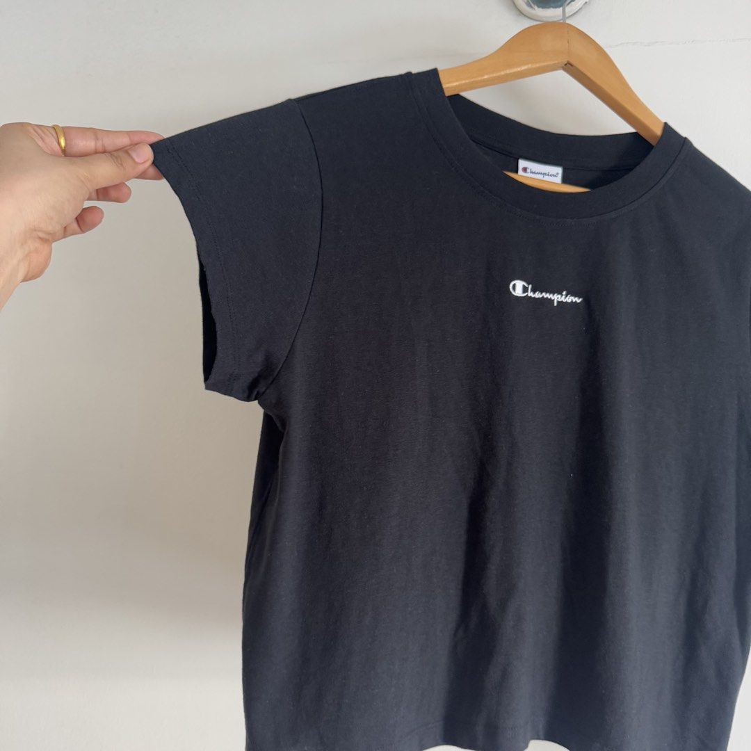 Champion shirt (Category: Shirts) located in Manila. Submitted by apparella.ph (Listing ID 1469175069, Image 2). Description: Bwnot Never used maliit sakin. Got it in u.s pa Bust:38 Length:19 ☑️Everything is my Own preloved / BNWT/BNWOT ☑️ not thrifted/Ukay ☑️ malukot sa picture kasi na stock sa cabinet (tinatamad mag plantsa ✌️ ) ☑️Personal items ( usually bought in US/UK/JPN ) every year po ako nag aabroad so expect i don’t sell fake items and 