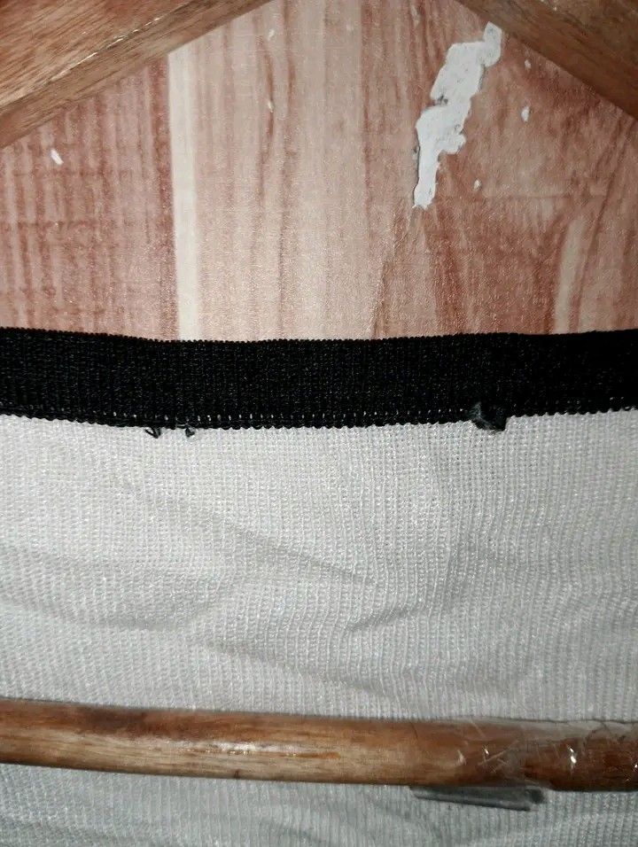 CHANEL (Category: Shirts) located in Taguig. Submitted by clothingselection (Listing ID 1469326530, Image 3). Description: PTPA CHANEL KNIT CROPPED 18 X 21 SAFE TO STRETCH CAN FIT M-L EXCELLENT CONDITION NID WASH FRESH FROM BALE REMOVED NECKTAG WITH WASHTAG M 399.
