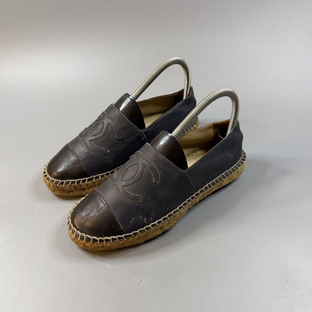Chanel - Espadrille Leather CC Logo (Category: Flats & Sandals) located in Paranaque City. Submitted by millennial_goodz (Listing ID 1469286726, Image 3). Description: WTS Chanel - Espadrille Leather CC Logo Size 37 Very good condition - Signs of usage Ready to wear Presentable P1,200 only DM.