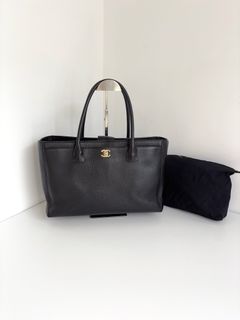(Category: ) located in . Submitted by collynluxurybag (Listing ID 1469301251, Image 1). Description: .