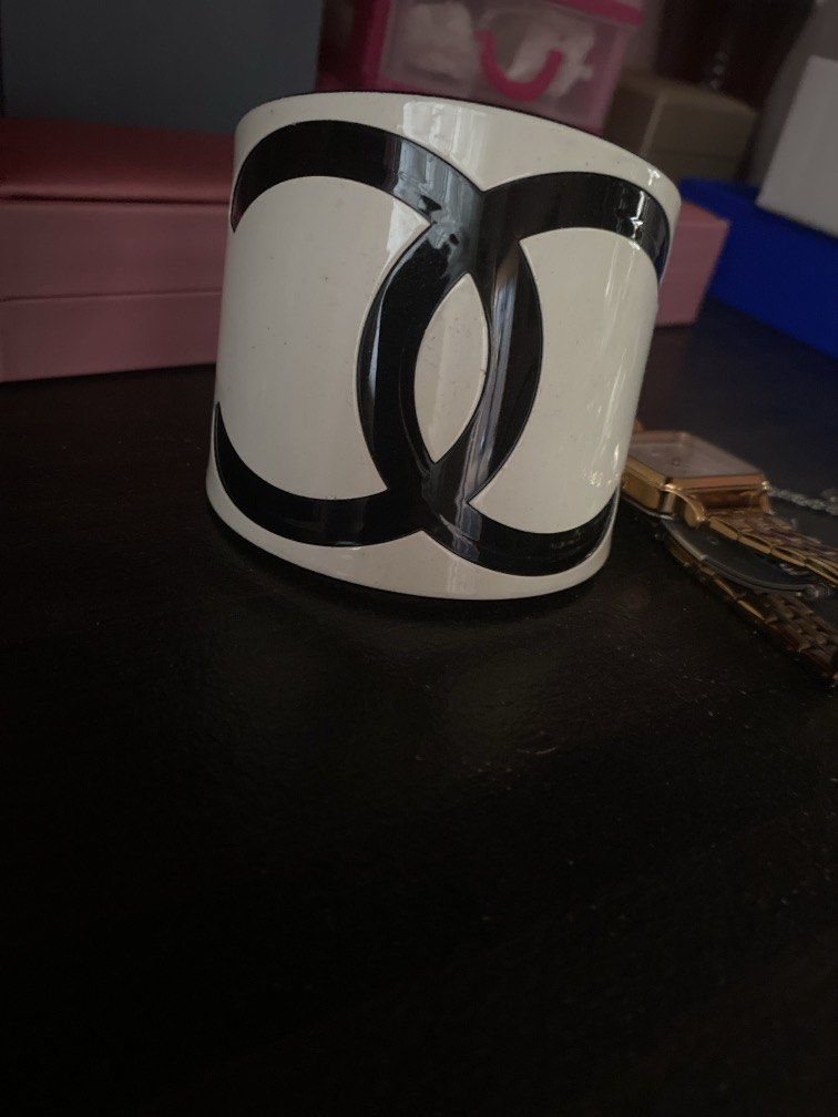 Chanel Cuff (Category: Luxury Accessories) located in Manila. Submitted by izzyaya (Listing ID 1469180444, Image 1). Description: chanel cuff vintage 2000-2006 released.