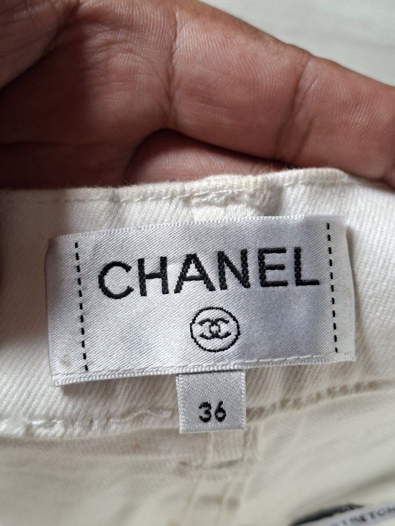 Chanel imbose dsighn jeans (Category: Activewear) located in Panabo. Submitted by creticalfinds (Listing ID 1469332043, Image 3). Description: Chanel imbose dsighn jeans.
