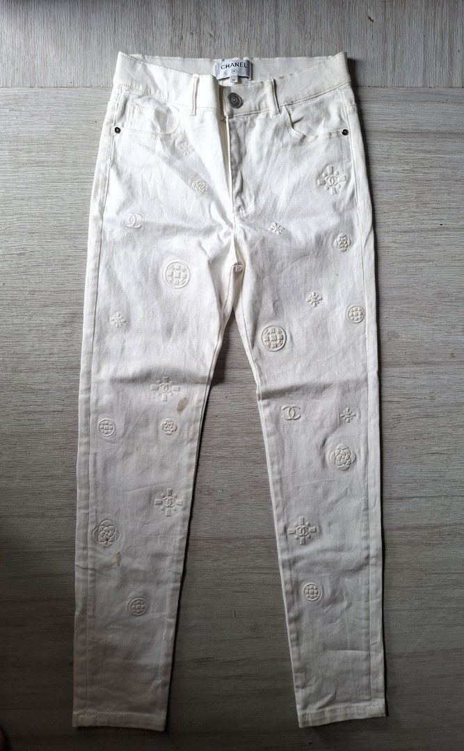 Chanel imbose dsighn jeans (Category: Activewear) located in Panabo. Submitted by creticalfinds (Listing ID 1469332043, Image 1). Description: Chanel imbose dsighn jeans.