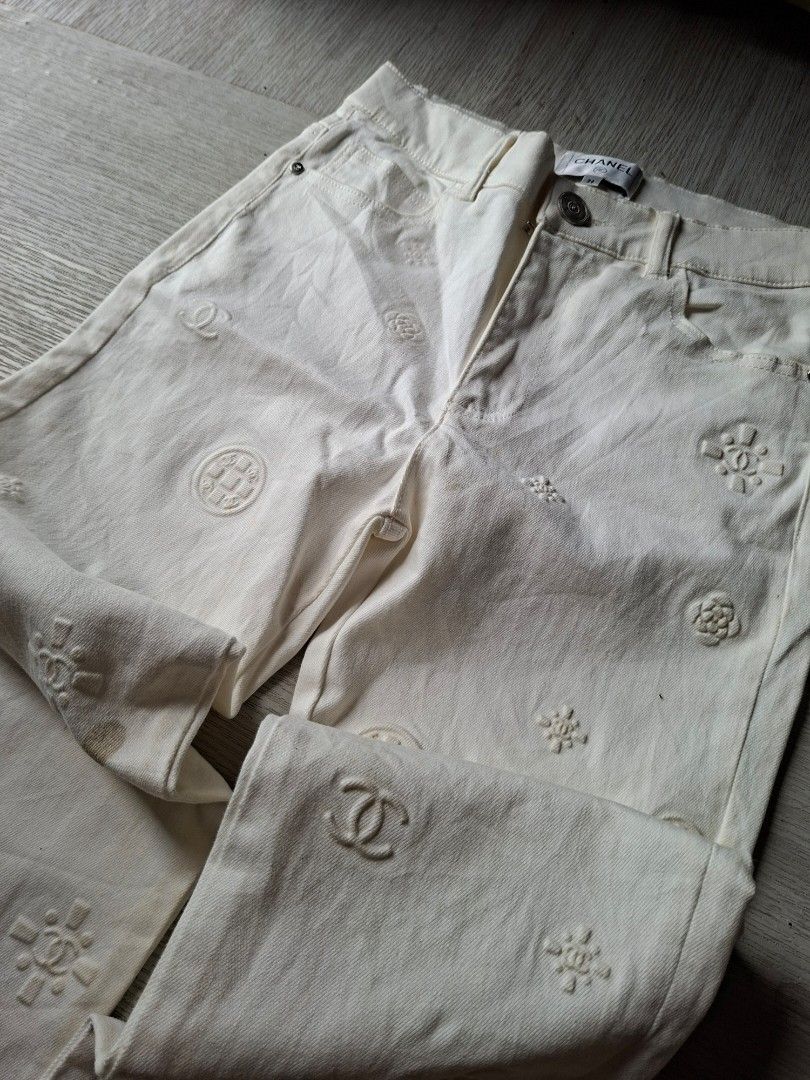 Chanel imbose dsighn jeans (Category: Activewear) located in Panabo. Submitted by creticalfinds (Listing ID 1469332043, Image 2). Description: Chanel imbose dsighn jeans.