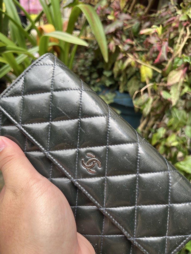 CHANEL LONG WALLET PATENT LEATHER (Category: Luxury Bags & Wallets) located in Baguio. Submitted by closetgc.clothingshop (Listing ID 1469211421, Image 2). Description: Chanel Pattent leather long wallet Quilted Rank AB ( needs spa ) Series 19, Guaranteed Authentic. Hologram intact. .